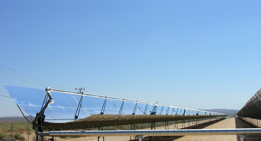 Parabolic_trough_solar_thermal_electric_power_plant_1