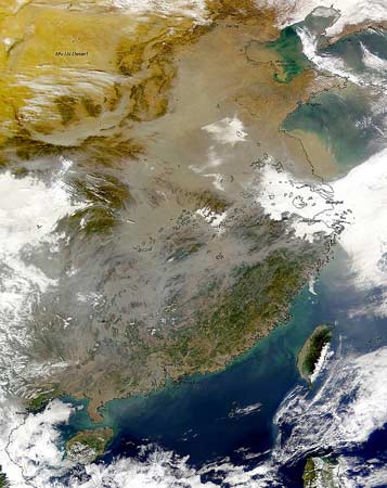 Un nuage de pollution recouvrant la Chine, une motivation pour ce pays à développer la géoingénierie